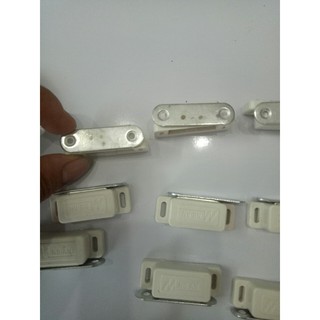 Nam châm hít cửa to và bé