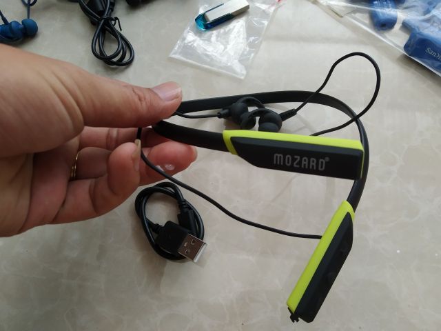 Tai nghe Bluetooth Mozard Flex4 Đen Xanh