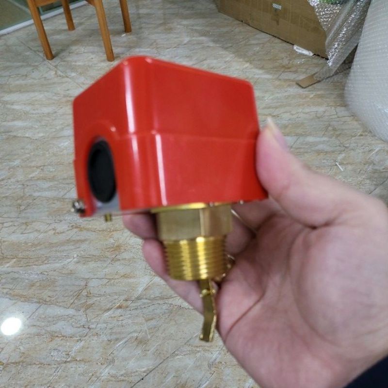 Công Tắc Cảm Biến Dòng Chảy Phi 34 Bật Tắt Máy Bơm Nước 15A HF