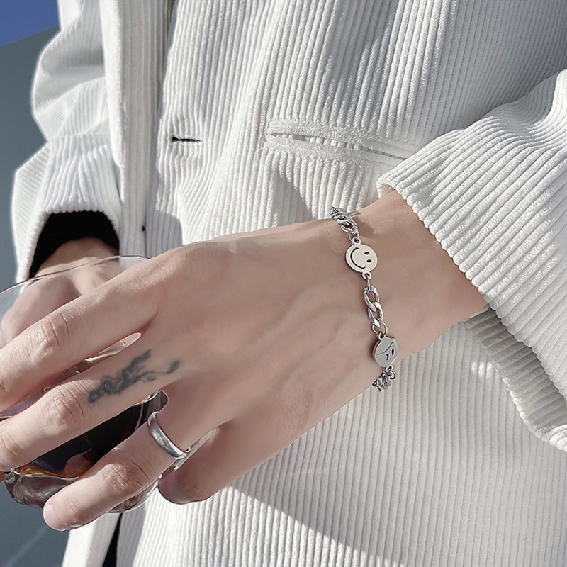 Vòng tay thép titan mặt cười phong cách hip hop cổ điển thời trang