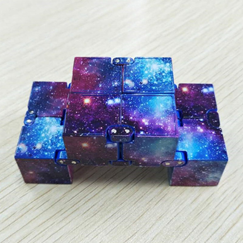 Khối Rubik Vô Cực Giúp Giảm Căng Thẳng Hiệu Quả