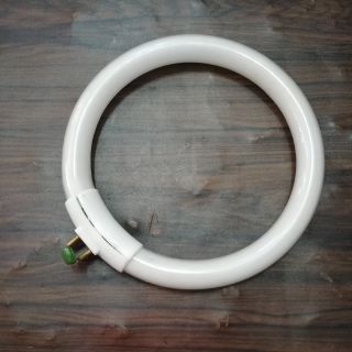 Bóng đèn kính lúp