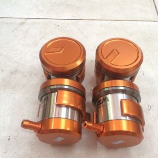 Bình dầu AEM có nhiều màu cho ae lựa chọn LƯỢM 79