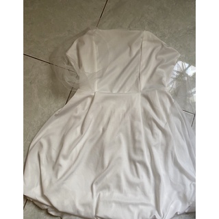 Đầm trắng công chúa nơ lưng cổ yếm