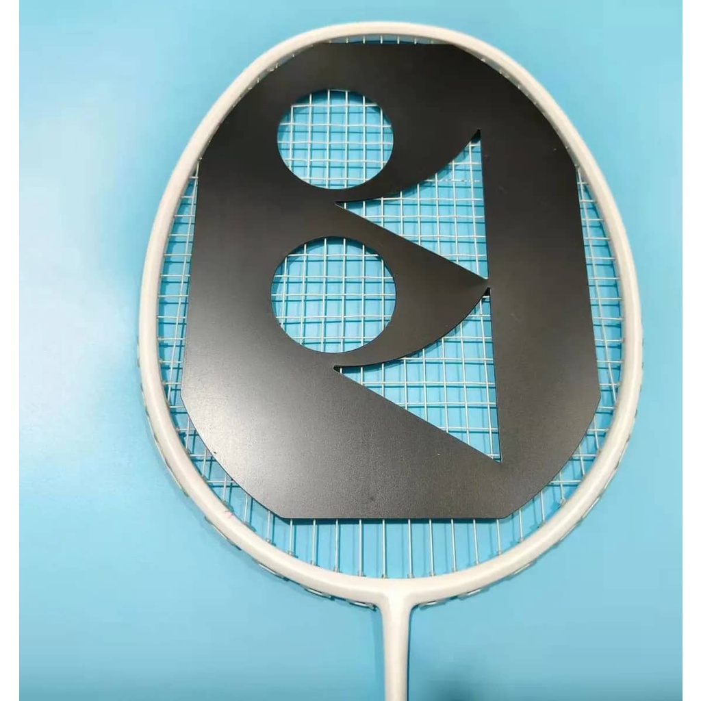 LOGO vợt cầu lông bằng nhựa tặng kèm bút sơn chuyên dụng.