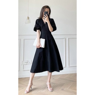 Đầm đen xoè tay bồng nút bọc