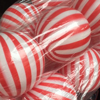 Bóng nhựa sọc xanh và đỏ