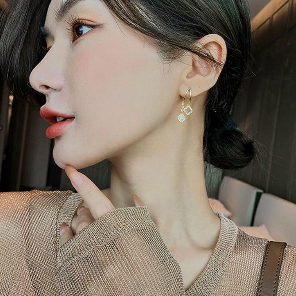 Bông Tai Hình Hoa Đơn Giản Ngọt Ngào Cho Nữ