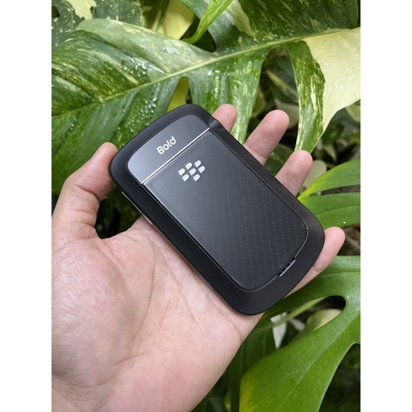 Điện thoại BlackBerry 9930 Nocam phiên bản không camera