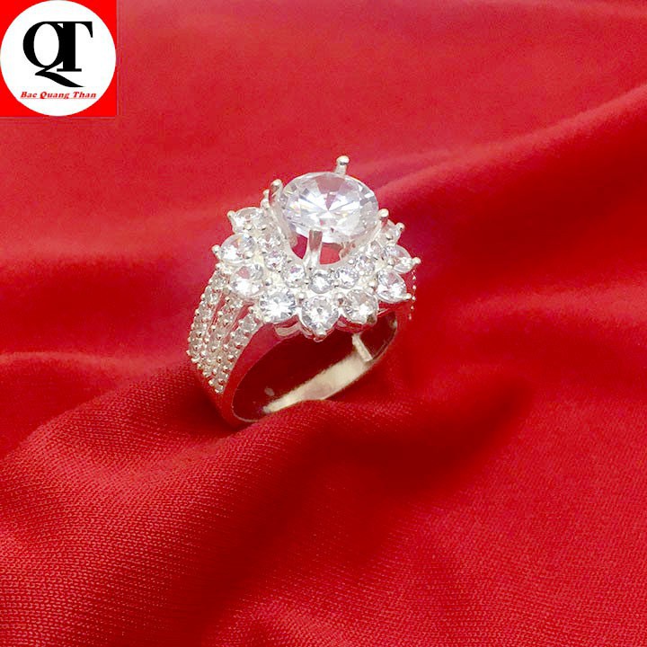 Nhẫn nữ Bạc Quang Thản thiết kế ổ cao kết đá trắng xung quanh, phong cách thời trang phù hợp với mọi lứa tuổi - QTNU68