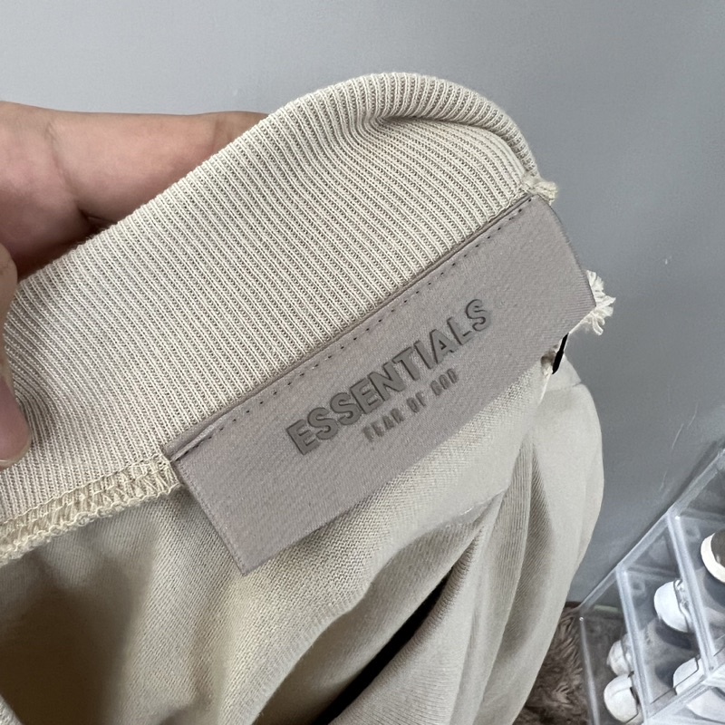 Áo thun Fear Of God FOG Essentials SS22 Wheat Iron bản cao cấp, Áo tee FOG 1977 Essentials in nhung