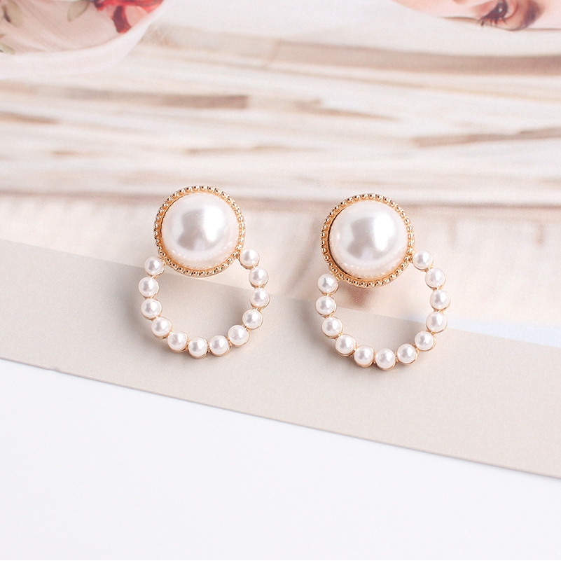 Đôi bông tai đính ngọc trai giả phong cách hợp thời trang cho nữ