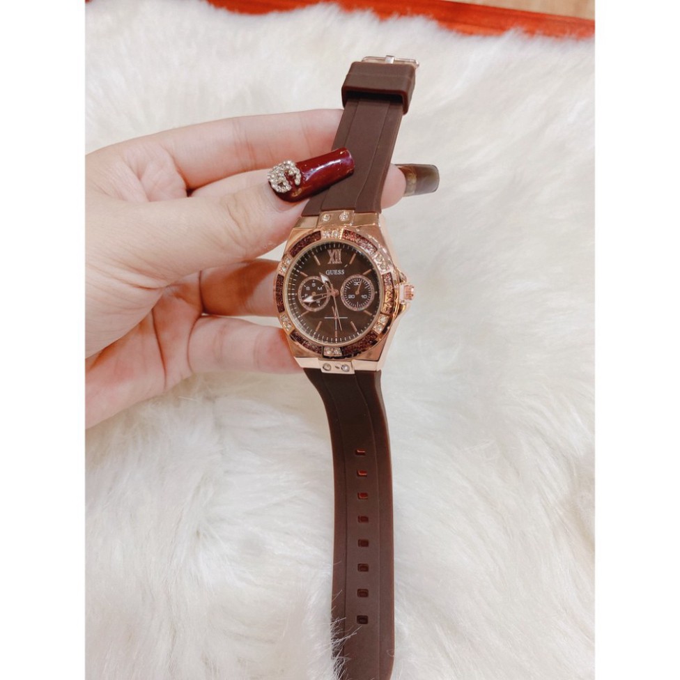 Đồng hồ nữ guess dây silicon bền đẹp, thiết kế sang trọng, trẻ trung, chống nước bảo hành 12 tháng