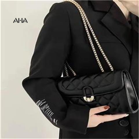 Túi đeo chéo AHA official phối dây xích thiết kế cao cấp thời trang dành cho nữ