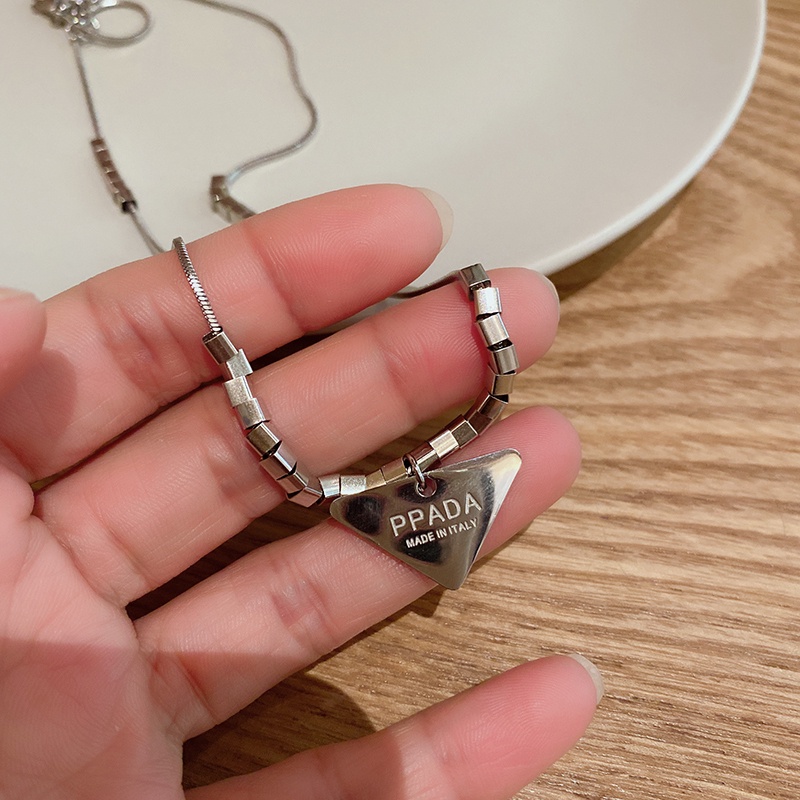 Vòng cổ Thép Titan Mặt Hình Tam Giác Phong Cách hip hop Thời Trang Mới