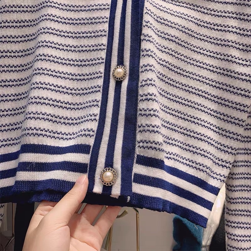 áo len khoác cảdigan dệt kim dáng bóng chày viền sọc cổ tim khuy ngọc thêu AR (2127#)