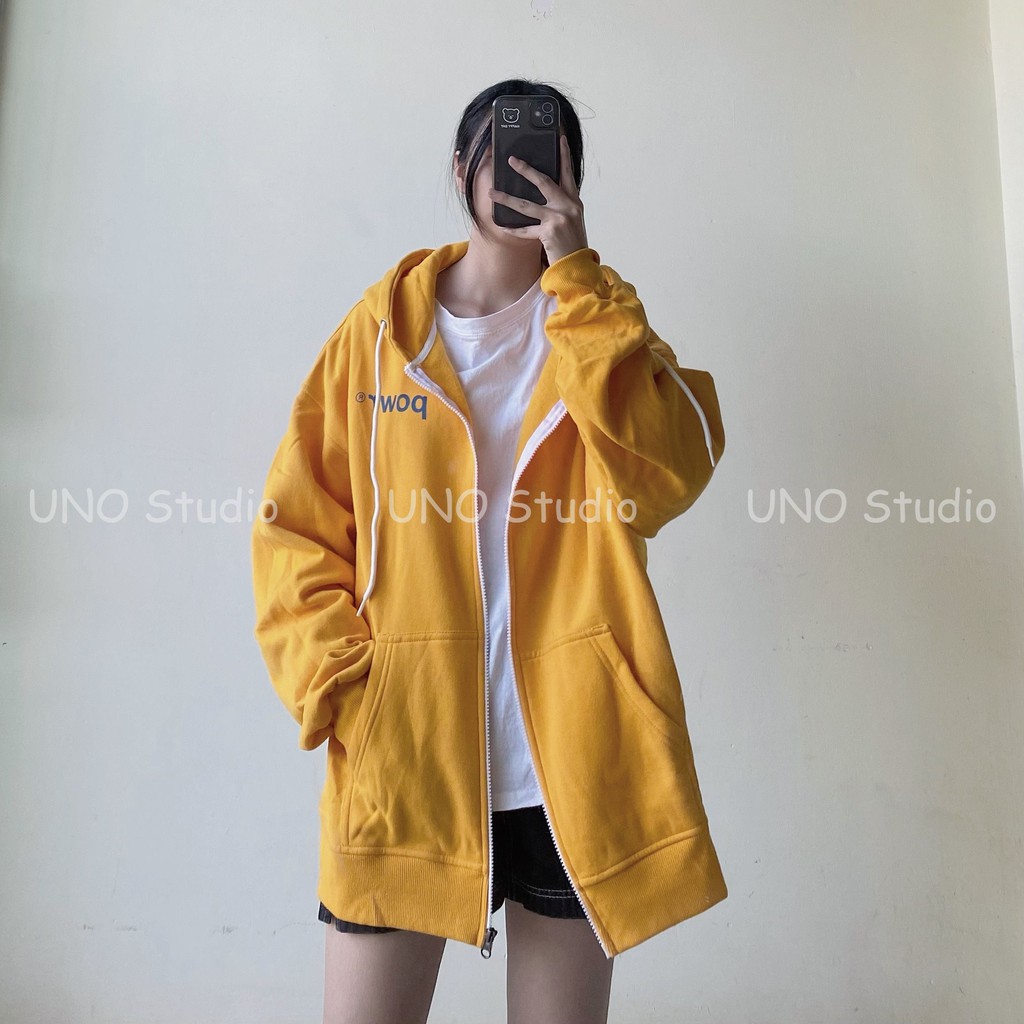 Áo hoodie zip có khoá kéo màu vàng in chữ POW