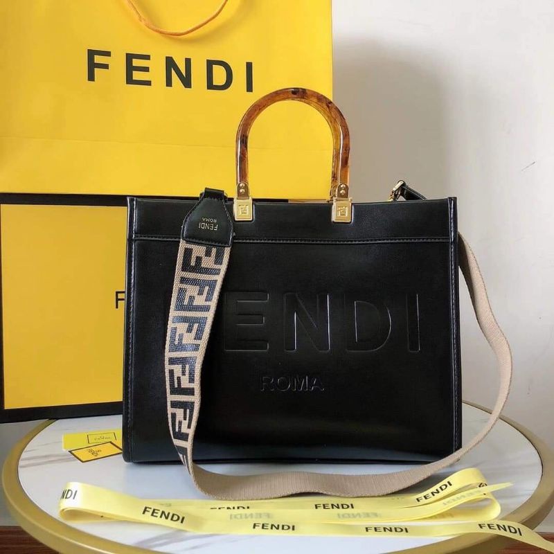 Túi tote #fendi. quai nhựa siêu hot xịn sò 3 màu size to 35cm