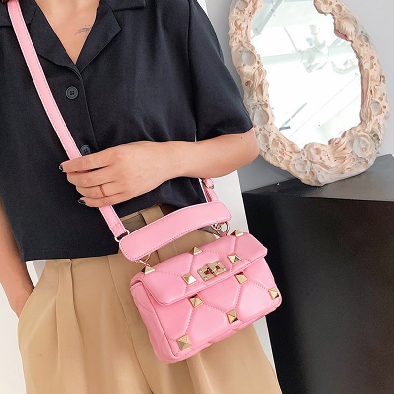 Túi đeo chéo IELGY bề mặt mềm thiết kế đinh tán thời trang cổ điển cho nữ