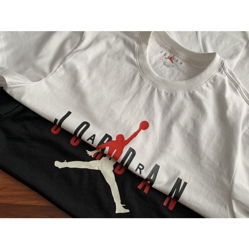 Áo thun jodarn trắng đen