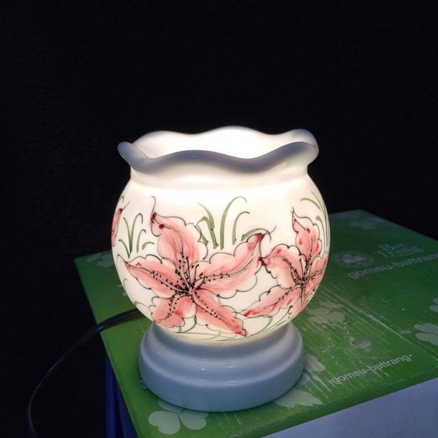 Đèn xông tinh dầu vẽ hoa