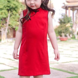 Sườn xám cho bé gái từ 8-40kg. Chất linen mát, mềm mịn nha khách. Có màu vàng tươi và đỏ y hình. Giá 135k-155k. Hàng bao
