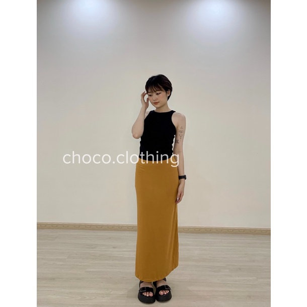 Chân váy dáng dài ôm sát tôn dáng trendy, chất thun mềm mịn.