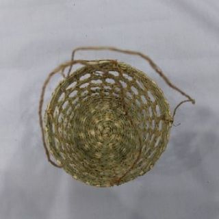 Giỏ hoa bằng cói nhỏ xinh