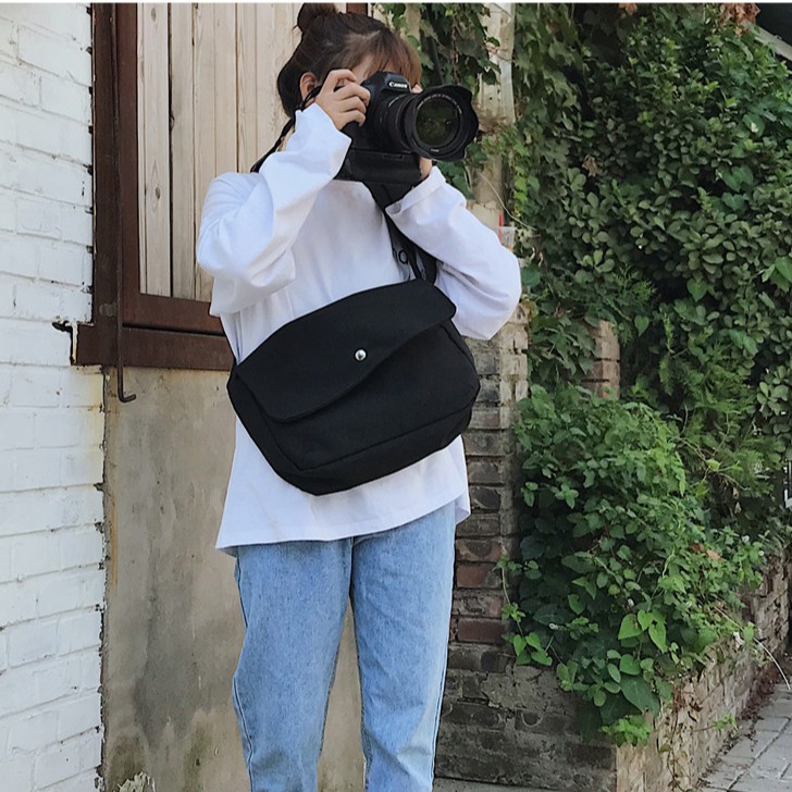 TÚI TOTE ĐEO CHÉO CÓ NẮP UNISEX NAM NỮ - VẢI DỆT CANVAS [ CÓ TÚI CON] MÀU BE - ĐEN - PHONG CÁCH ULZZANG ( TCUL02)