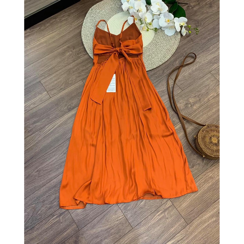 Váy 2 dây Urban Revivo - buộc nơ hở lưng quyễn rũ