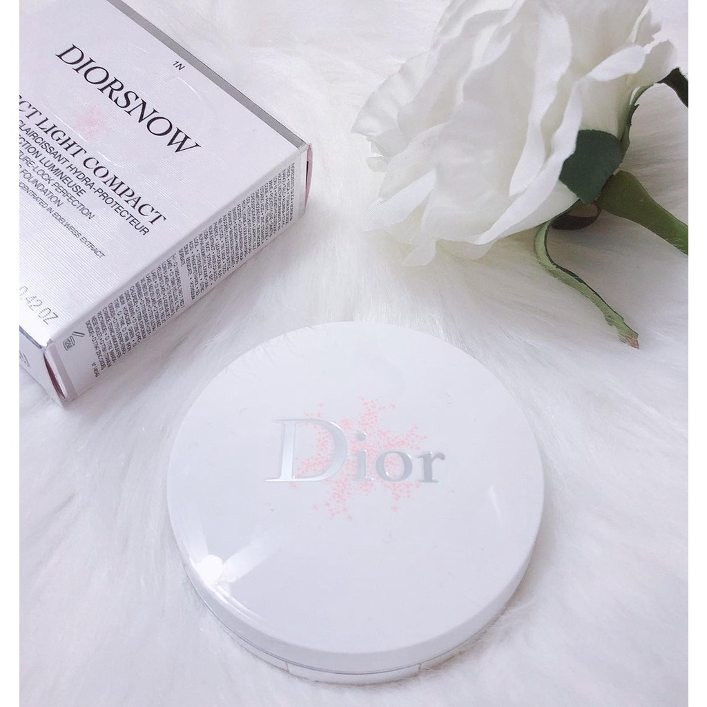 Phấn phủ nén highend Dior Snow Perfect Light Compact SPF 10 PA++ dưỡng ẩm mỏng nhẹ tự nhiên