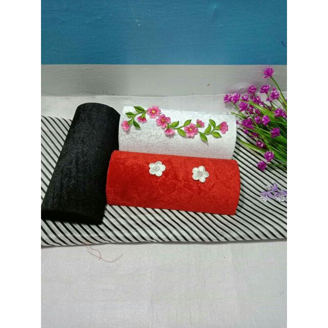 Gối nhung trưng bày vòng tay