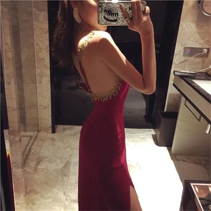 Đầm sexy hở lưng màu đỏ hai quai thêu hoa xẻ đùi đi bar đi biển cực rẻ TV031