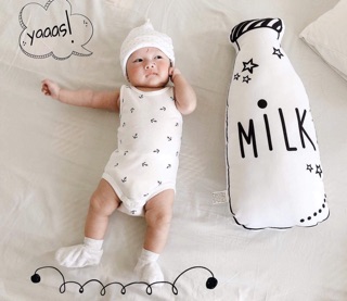 Gối ôm hình bình sữa cho bé
