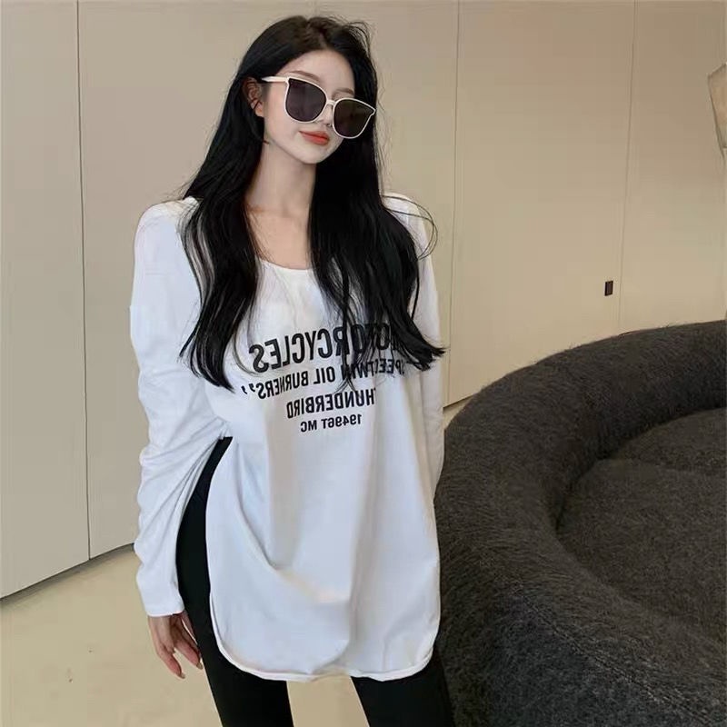 Áo thun COZOK tay dài dáng rộng xẻ tà in chữ phong cách Hàn Quốc