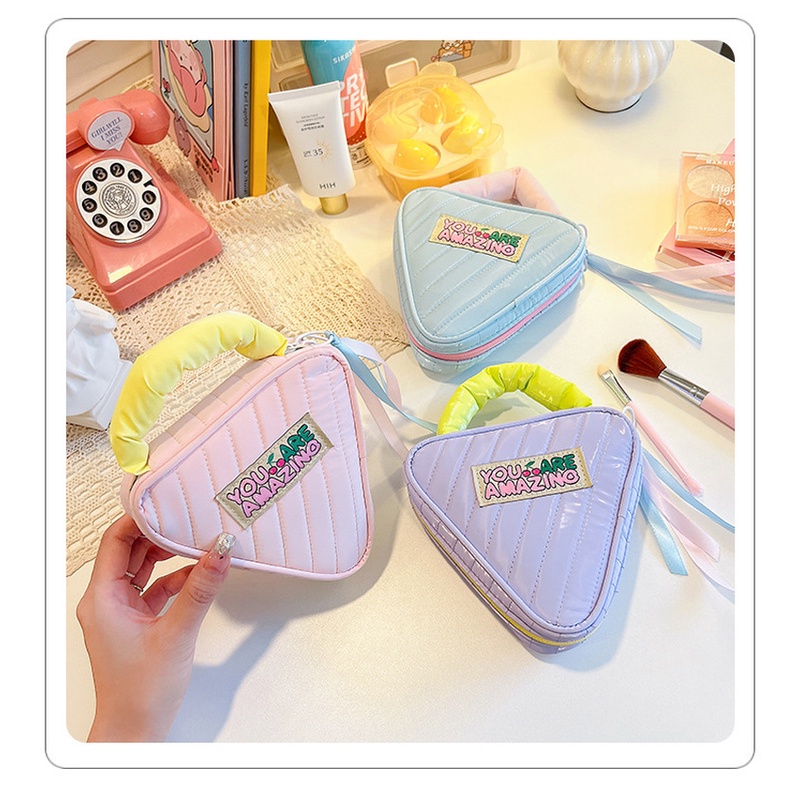 Túi Đựng Mỹ Phẩm Hình Tam Giác Dễ Thương