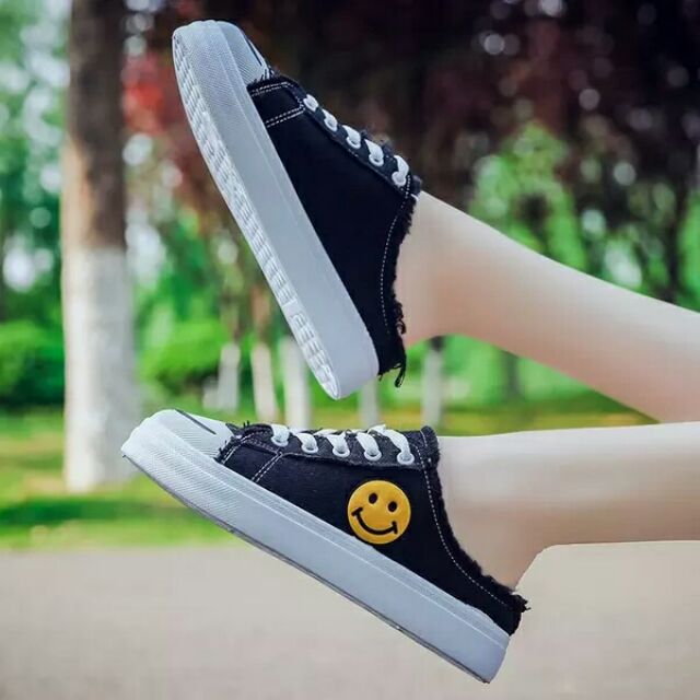 Sục thể thao nữ mặt cười, thêu trắng | BigBuy360 - bigbuy360.vn