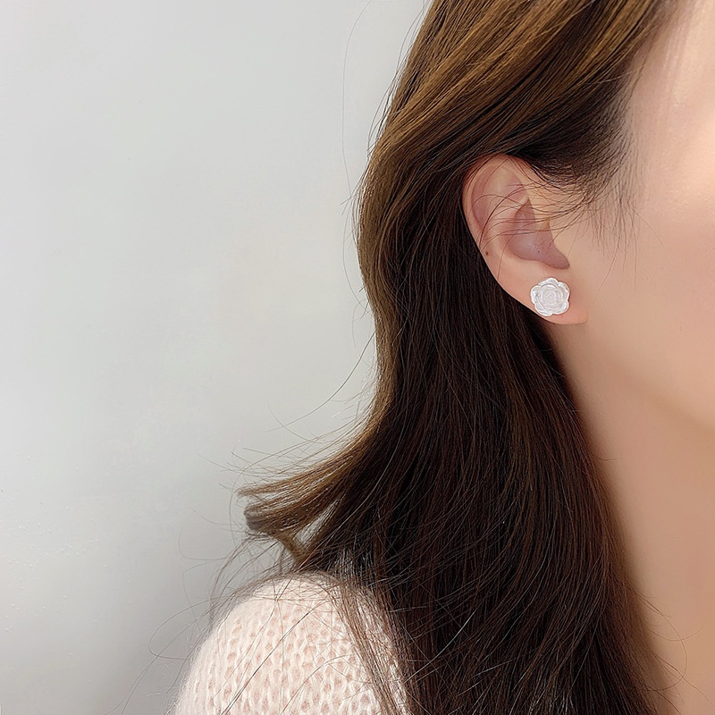 Khuyên tai kẹp không bấm lỗ chốt cố định K022 bằng hợp kim mạ vàng hình bông hoá dáng ngắn Leous Accessories