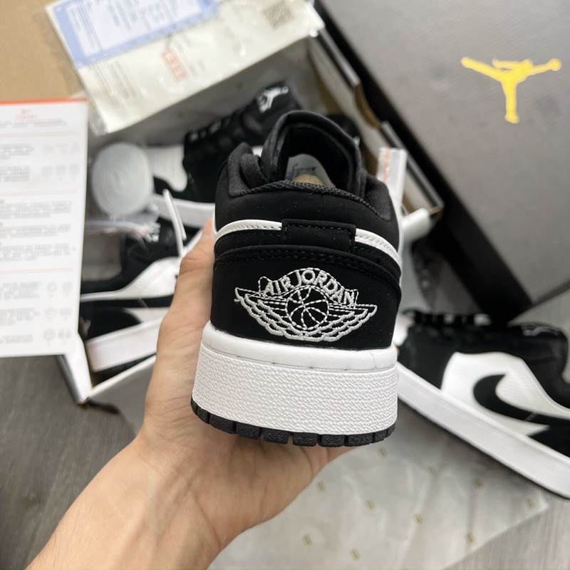 Giày thể thao panda đen trắng thấp cổ