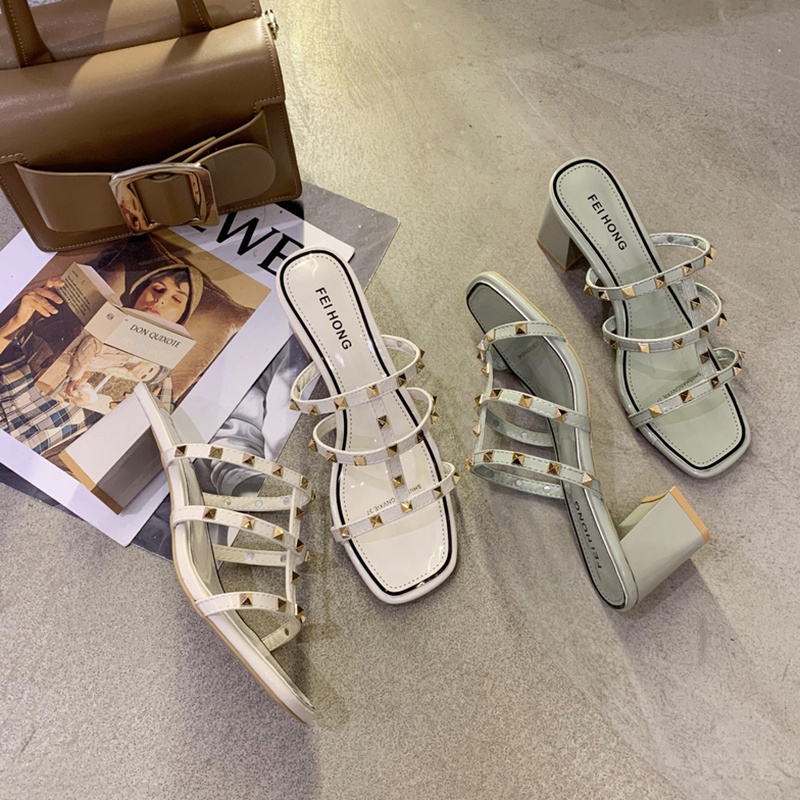 Giày Sandal Cao Gót Đế Vuông Hở Ngón Đính Đinh Tán Thời Trang Cho Nữ