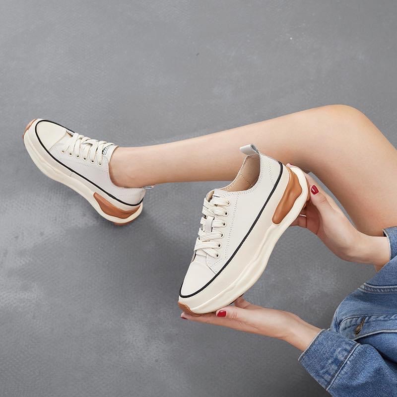 Giày thể thao đế nâu