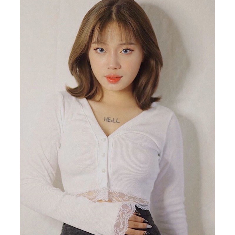 Áo croptop cổ V tay dài phối ren nút giả chất thun gân