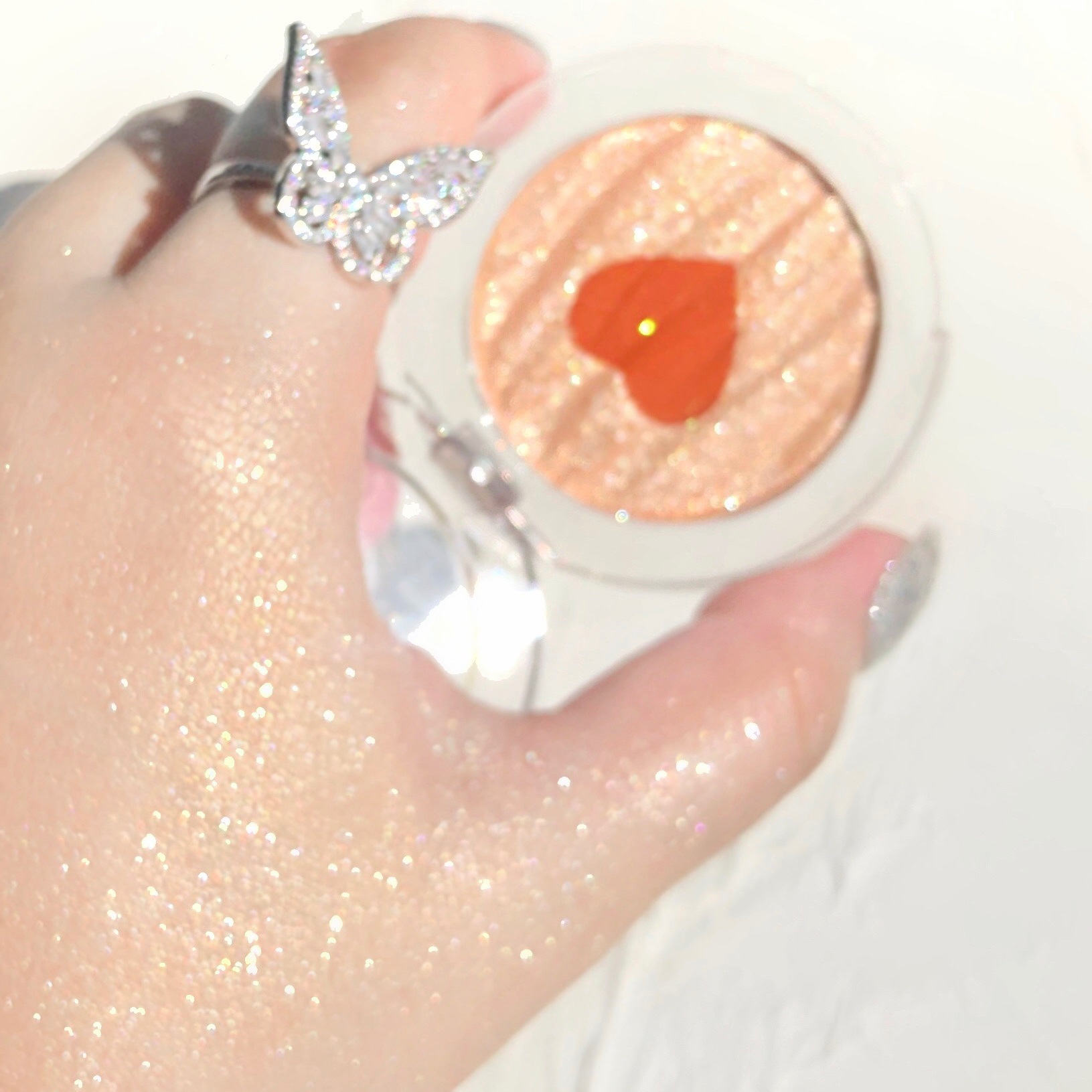 Phấn má hồng hai màu thiết kế trái tim xinh xắn | BigBuy360 - bigbuy360.vn