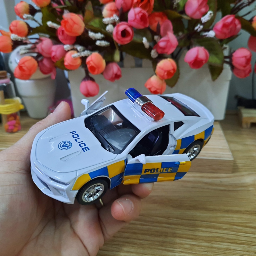 Mô hình xe ô tô cảnh sát mini bằng sắt tỉ lệ 1:32 xe đồ chơi trẻ em có âm thanh và đèn mở được 2 cửa