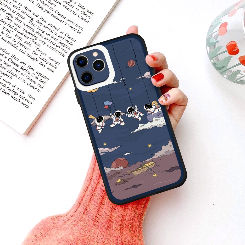 Ốp IPhone Phi hành gia tinh nghịch ốp lưng iphone vuông 6 6plus 7 plus 8plus x xr xsmax 11 11promax 12 pro 13 pro max