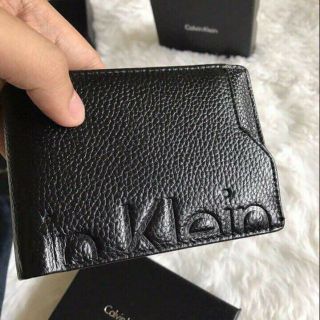 Bóp nam CK xuất chuẩn mẫu in dập chữ