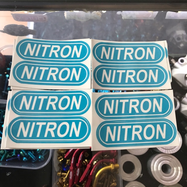8 miếng tem nitron  decan  dán mọi vị  trí của xe
