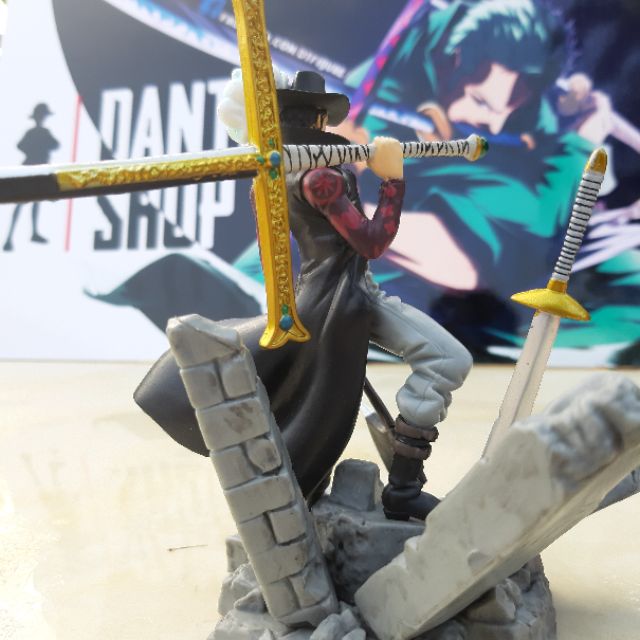 Mô hình Figure One Piece Luffy - Mihawk 15cm Full Box