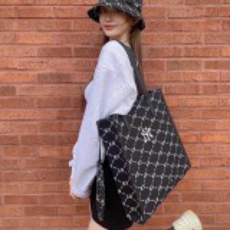 B4022 MLB NY MONOGRAM TOTE BAG BLACK