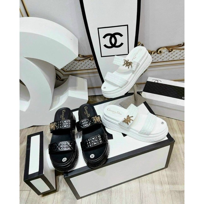 Dép lê 7CM xuồng nâng đế cực xinh đế bánh mì.Mẫu Siêu HOT Chất Da Xin Nhẹ Cao Cấp Chắc 2 Màu Trắng Và Đen( DO 7cm mã 2)